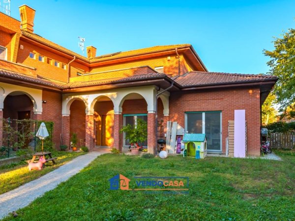 casa indipendente in vendita a Bra