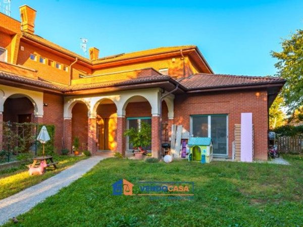 casa indipendente in vendita a Bra