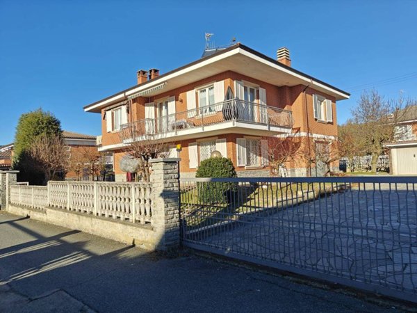 casa indipendente in vendita a Bra