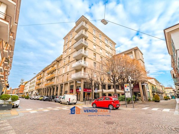 negozio in vendita a Bra