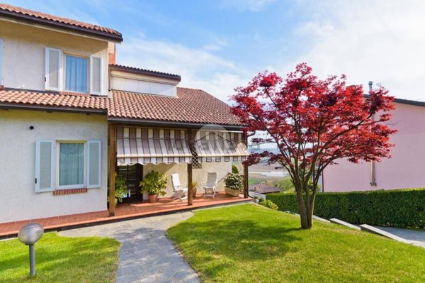 casa indipendente in vendita a Bra