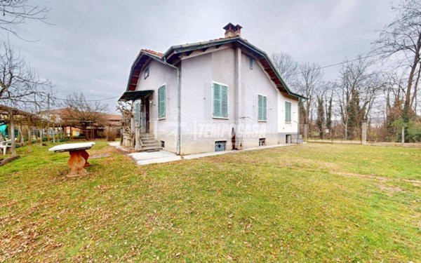 casa indipendente in vendita a Bra