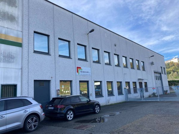 locale commerciale in vendita a Bra