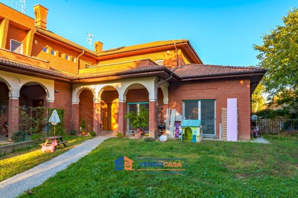 casa indipendente in vendita a Bra