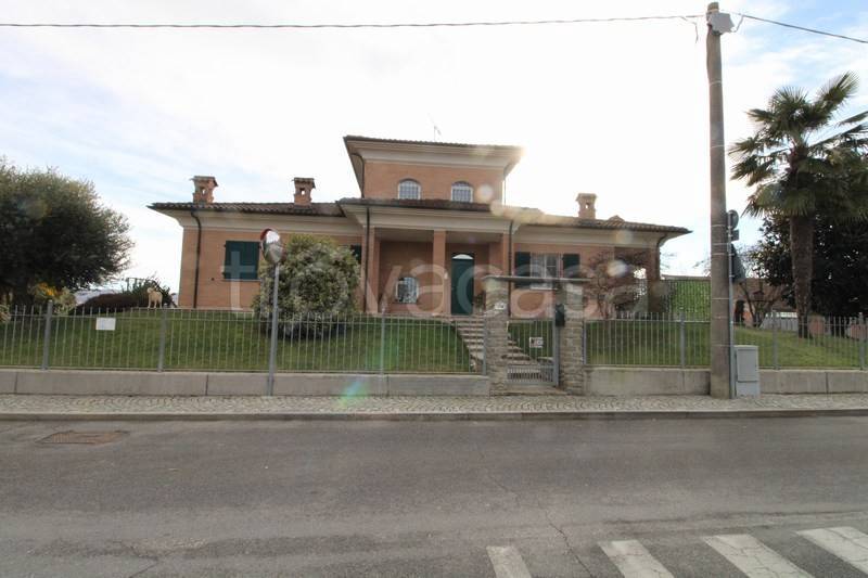 casa indipendente in vendita a Bra