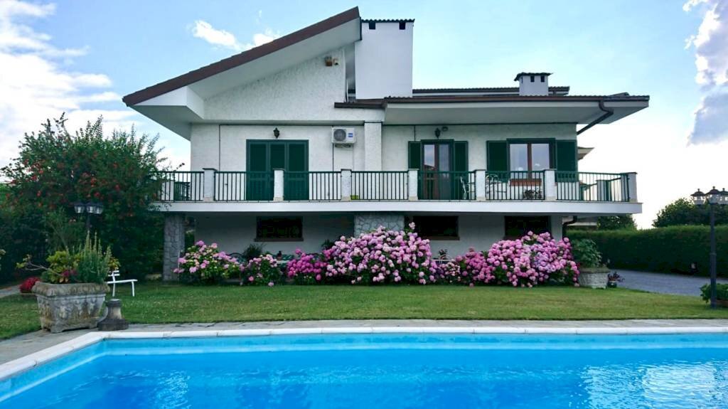 casa indipendente in vendita a Bra