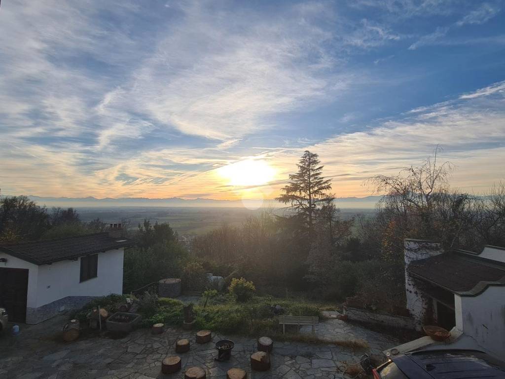 casa indipendente in vendita a Bra in zona Bandito