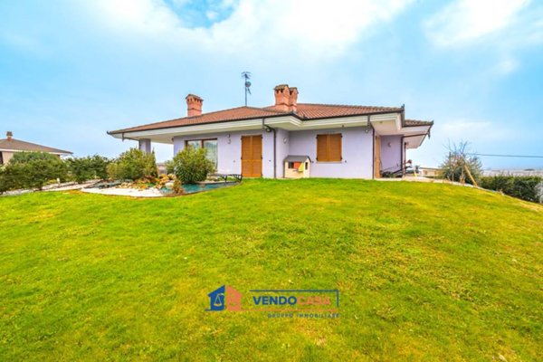 casa indipendente in vendita a Bra