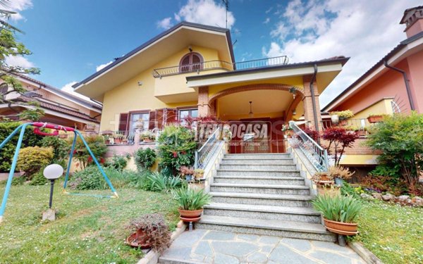 casa indipendente in vendita a Bra in zona Bandito