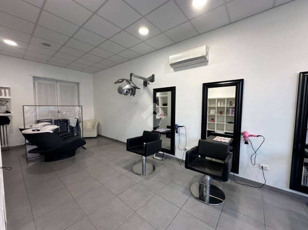 negozio in vendita a Bra