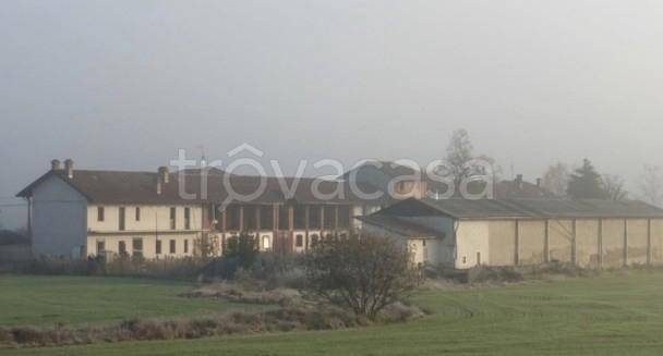 locale di sgombero in vendita a Bra in zona Falchetto