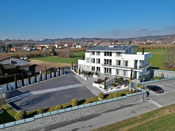 casa indipendente in vendita a Bra in zona Pollenzo