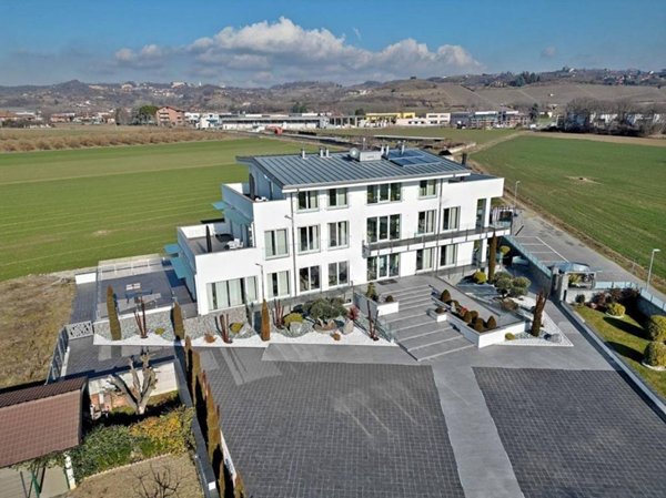 casa indipendente in vendita a Bra in zona Pollenzo