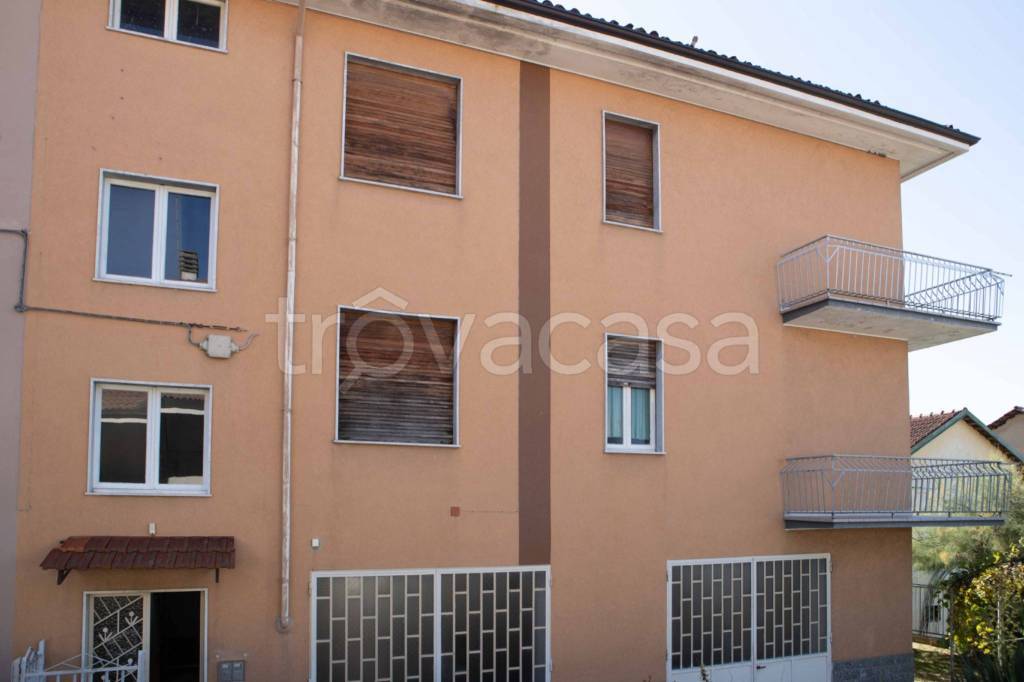 intera palazzina in vendita a Bra in zona Bandito