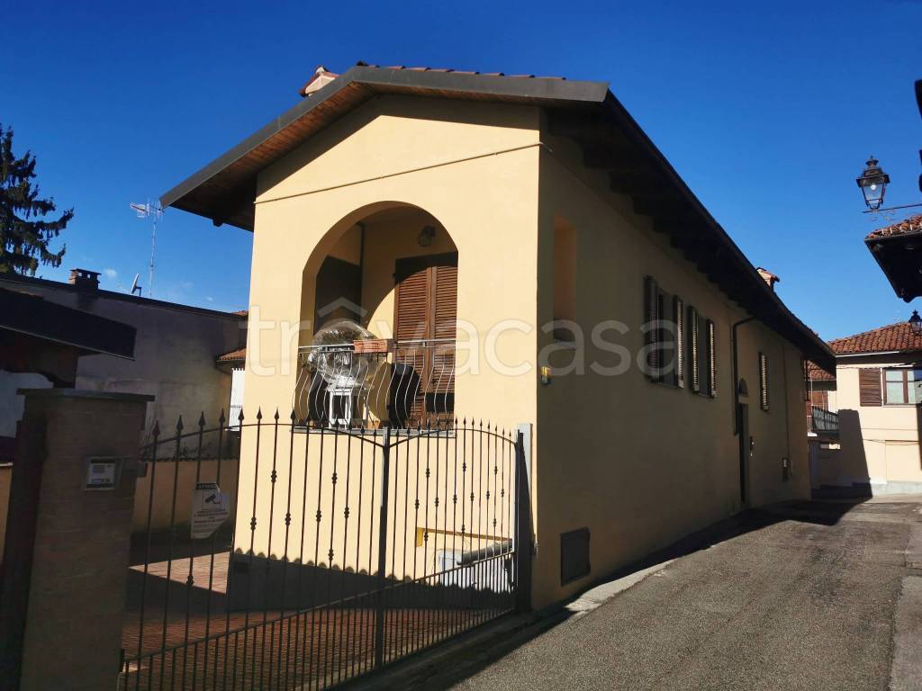 casa indipendente in vendita a Bra