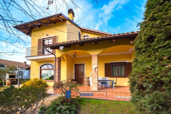 casa indipendente in vendita a Bra in zona Bandito