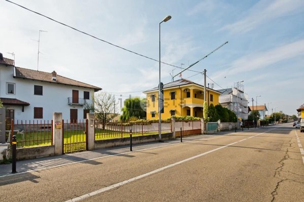 casa indipendente in vendita a Bra in zona Bandito