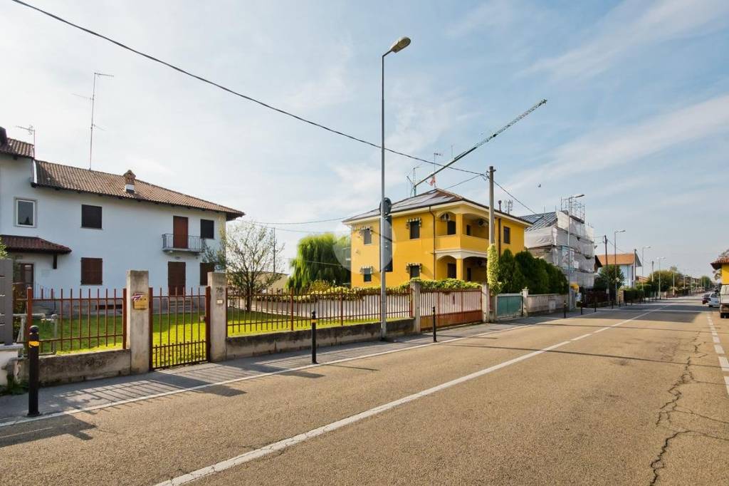 casa indipendente in vendita a Bra in zona Bandito