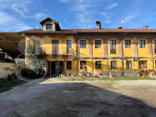 casa indipendente in vendita a Bra in zona Falchetto
