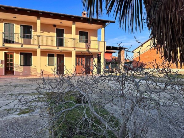 casa indipendente in vendita a Bra