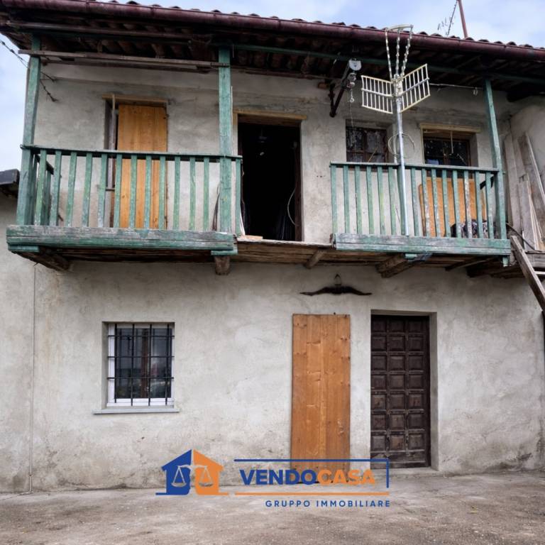 casa indipendente in vendita a Bra in zona Bandito