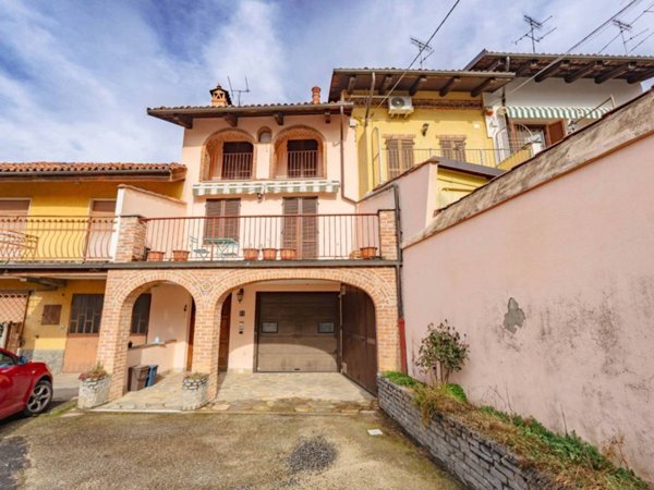 casa indipendente in vendita a Bra