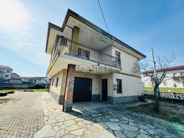 casa indipendente in vendita a Bra in zona Pollenzo