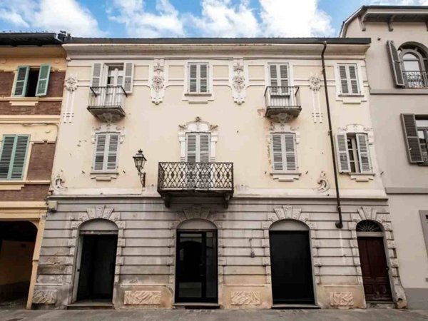 casa indipendente in vendita a Bra