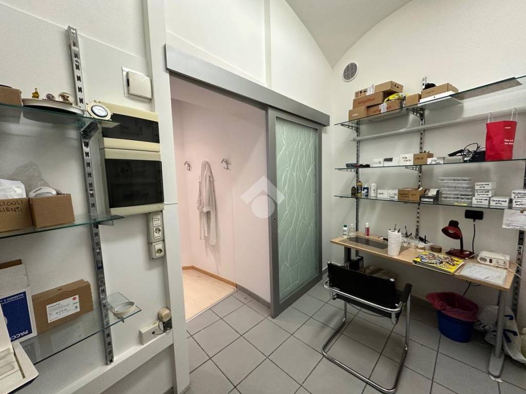 negozio in vendita a Bra