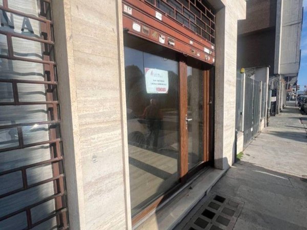 negozio in vendita a Bra