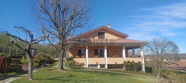 casa indipendente in vendita a Bra in zona San Michele