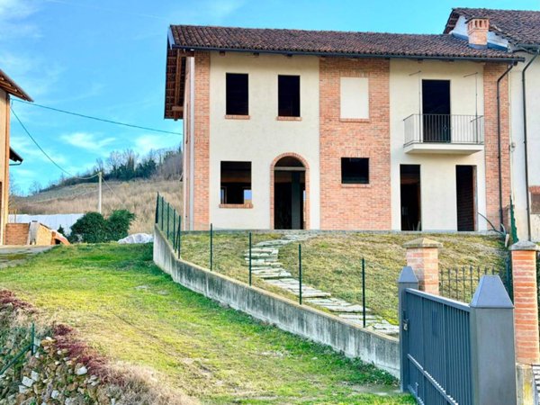 casa indipendente in vendita a Bra