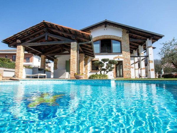 casa indipendente in vendita a Bra