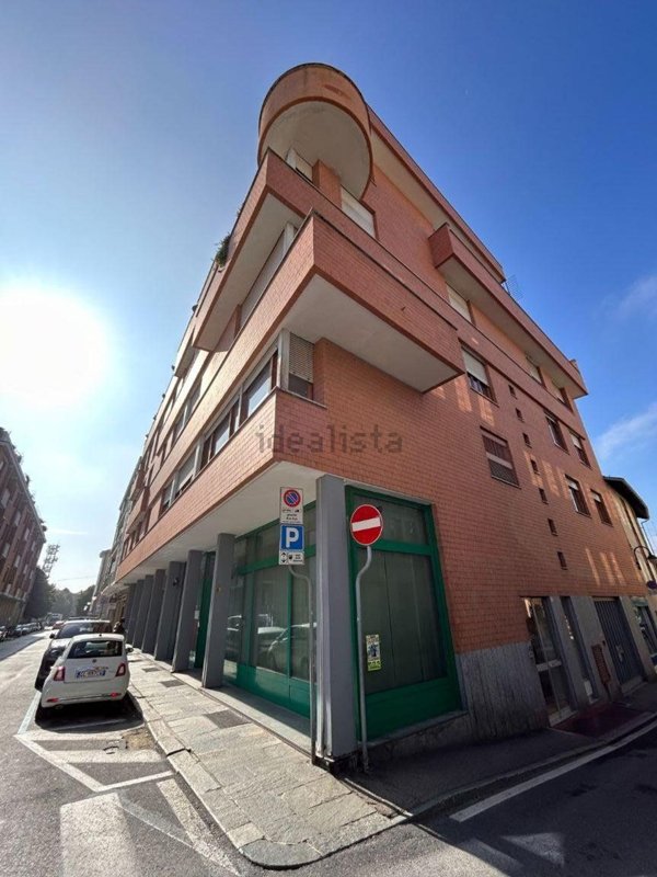 locale commerciale in vendita a Bra