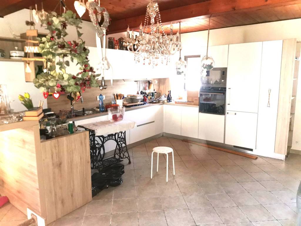 casa indipendente in vendita a Bra