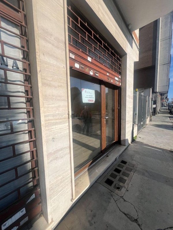 ufficio in vendita a Bra in zona Piumati