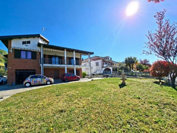 casa indipendente in vendita a Bra in zona Bandito