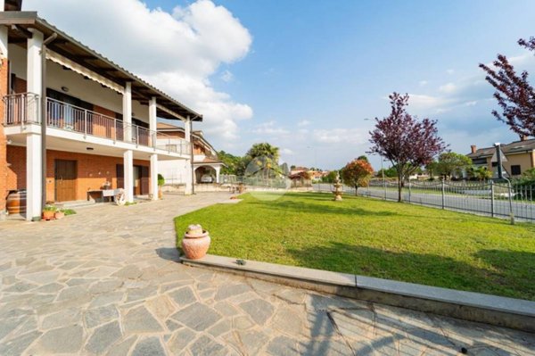casa indipendente in vendita a Bra in zona Bandito