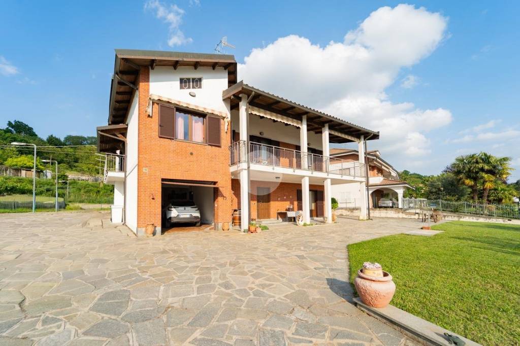 casa indipendente in vendita a Bra in zona Bandito