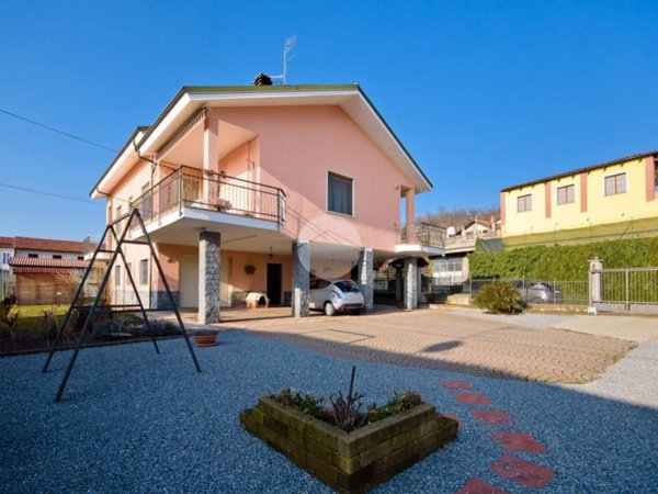 casa indipendente in vendita a Bra in zona Bandito