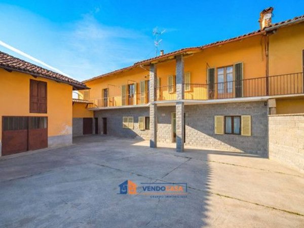 casa indipendente in vendita a Bra in zona Bandito