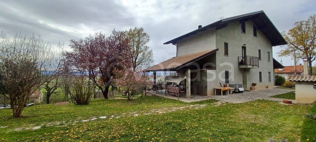 casa indipendente in vendita a Bra in zona Bandito