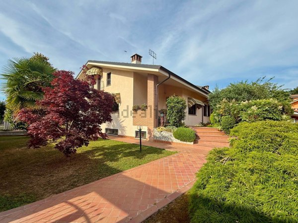 casa indipendente in vendita a Bra in zona San Michele