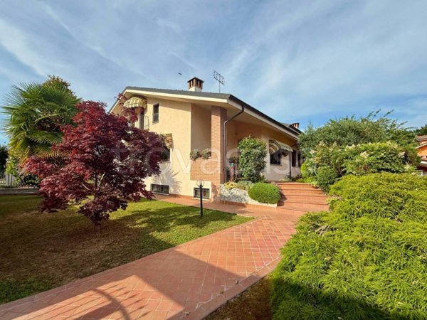 casa indipendente in vendita a Bra in zona San Michele