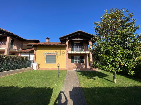 casa indipendente in vendita a Bra in zona San Matteo