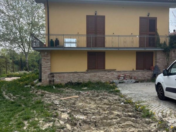 casa indipendente in vendita a Bra