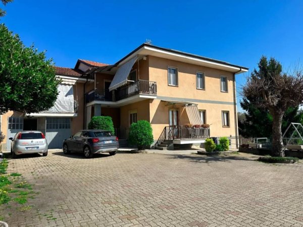 casa indipendente in vendita a Bra in zona San Matteo