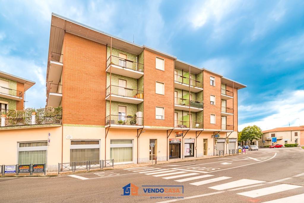 appartamento in vendita a Bra in zona Piumati