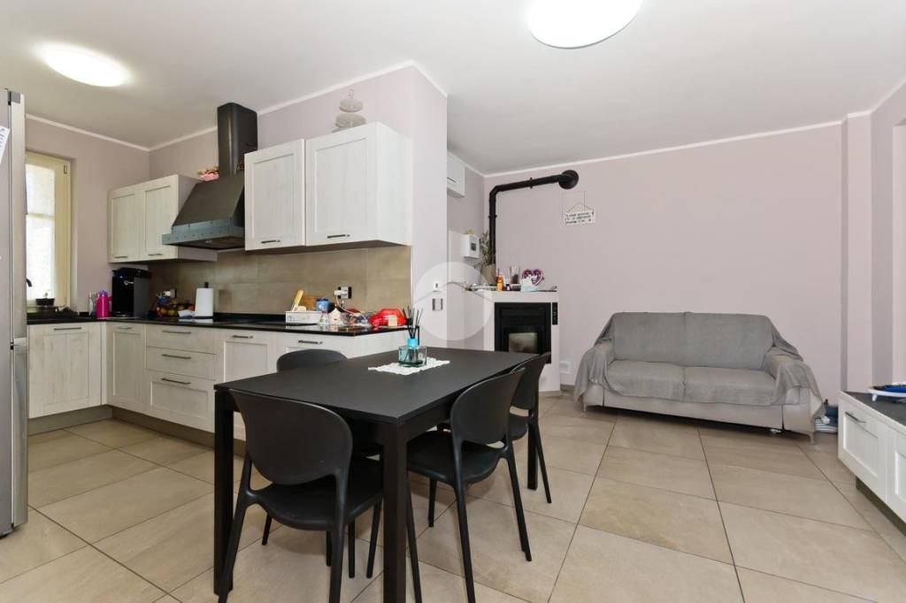 appartamento in vendita a Bra in zona Piumati