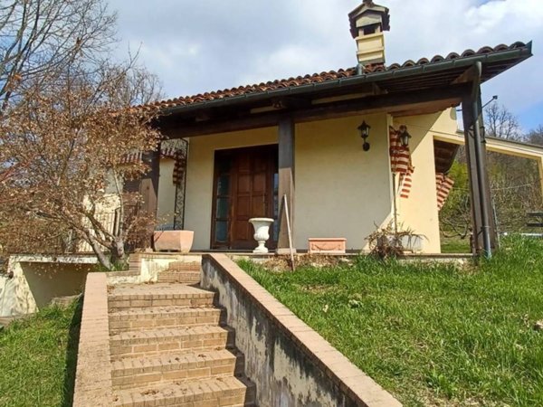 casa indipendente in vendita a Bra in zona Bandito